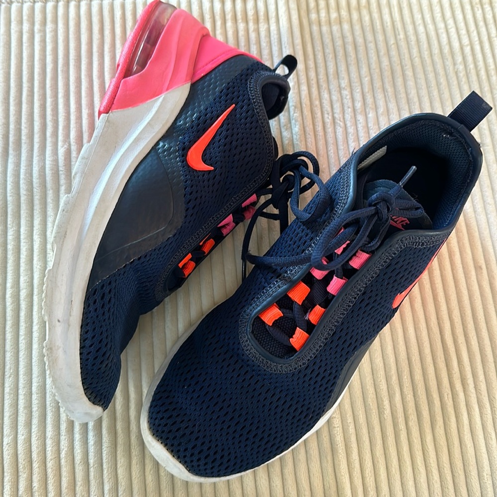 Nike Air Max Motion 2 Women’s running shoe - Picture 2 of 16